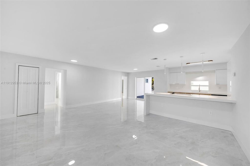 Luxury House for sale in Hollywood, 751 139 €, Photo 5