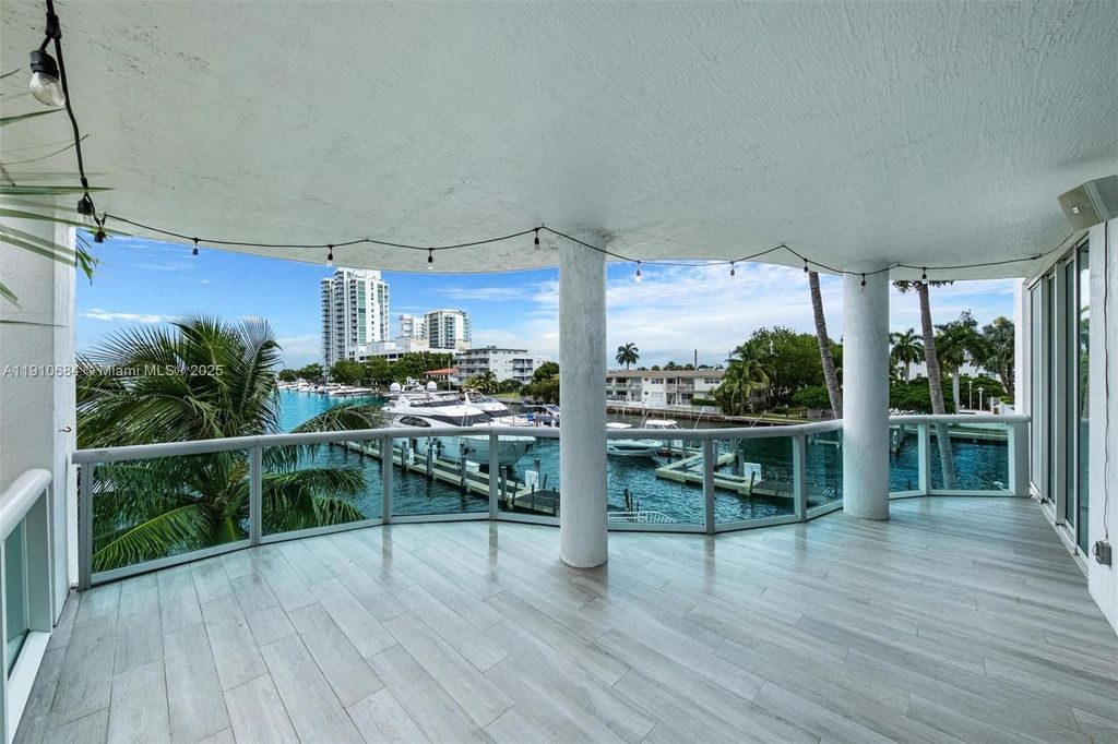Luxury House for sale in North Bay Village, 809 198 €, Photo 5