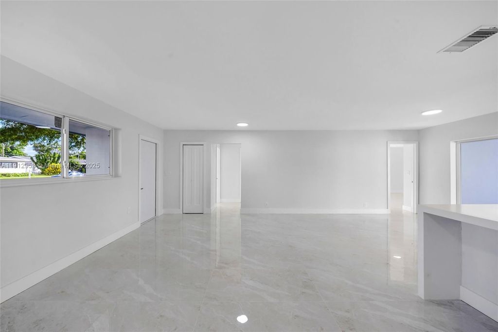 Luxury House for sale in Hollywood, 751 139 €, Photo 6