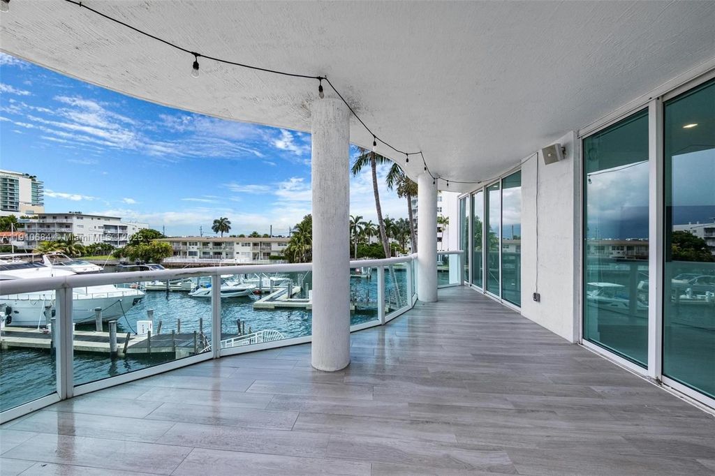 Luxury House for sale in North Bay Village, 809 198 €, Photo 7
