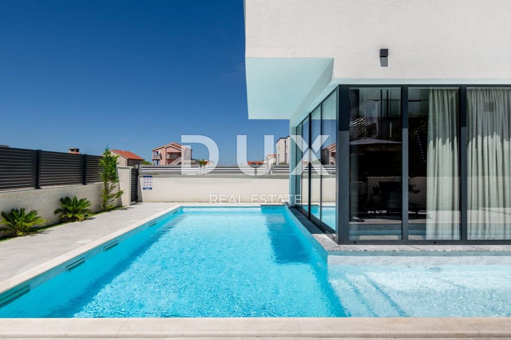 Maison de luxe à vendre à Vrsi, 0 €, Photo 1