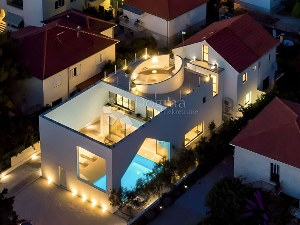 Maison de luxe à vendre à Supetar, 1 300 000 €, Photo 2