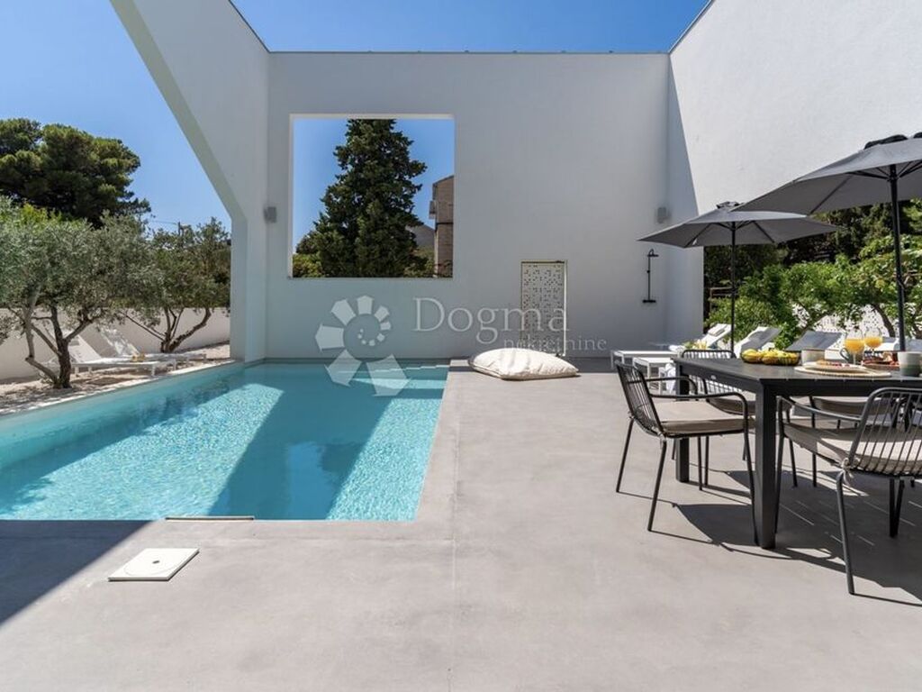 Maison de luxe à vendre à Supetar, 1 300 000 €, Photo 3