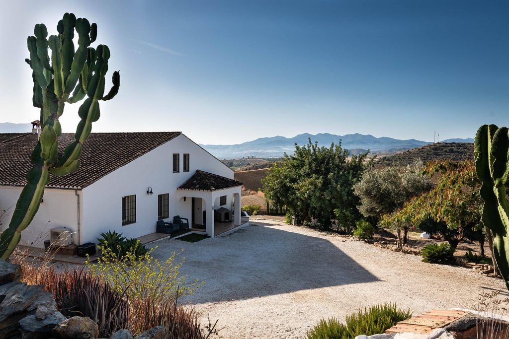 Luxury House for sale in Cártama, 550 000 €, Photo 1