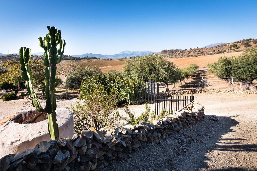 Luxury House for sale in Cártama, 550 000 €, Photo 2