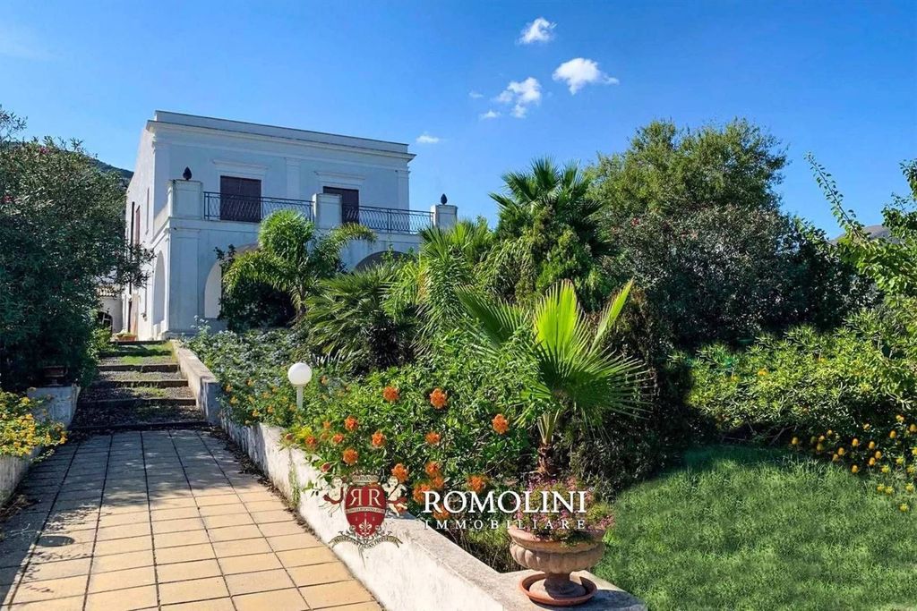 Luxury House for sale in Lipari, 2 750 000 €, Photo 1