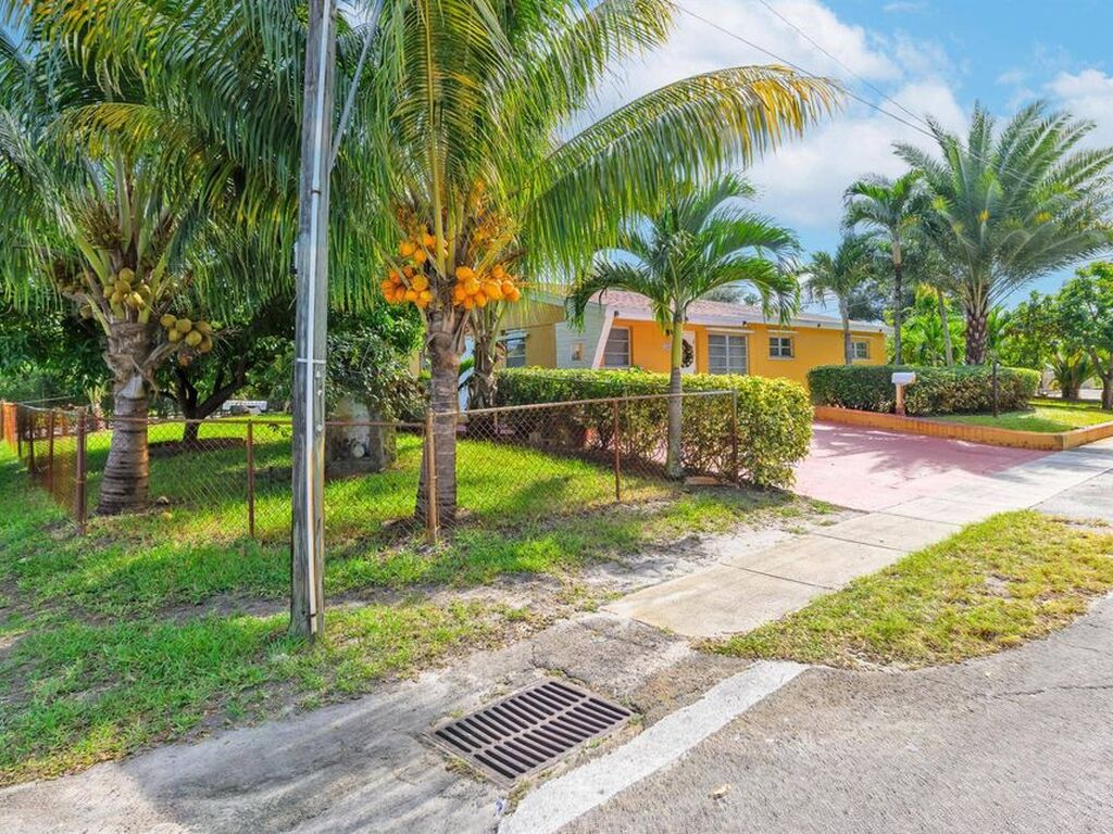 Luxury House for sale in Hollywood, 519 359 €, Photo 2