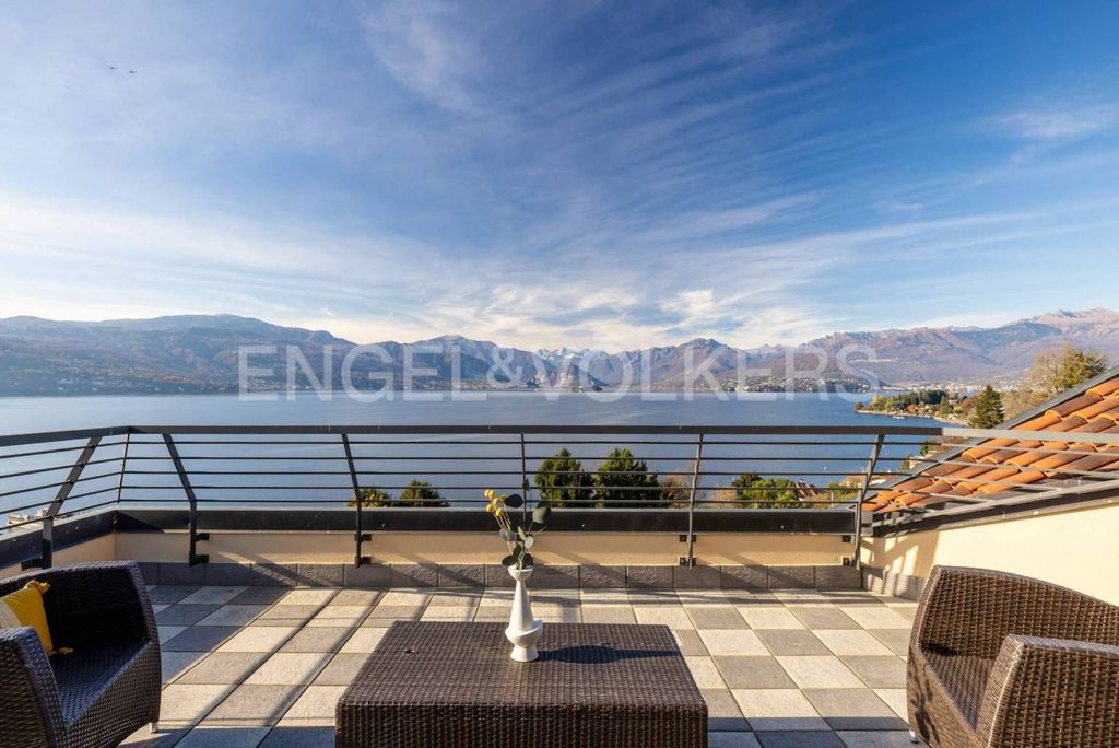 Luxury Apartment for sale in Leggiuno, 945 000 €, Photo 1