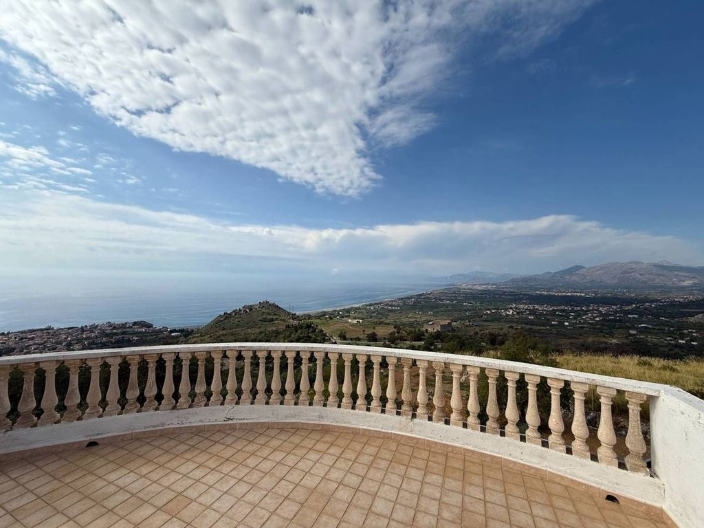 Luxury House for sale in Diamante, 695 000 €, Photo 1