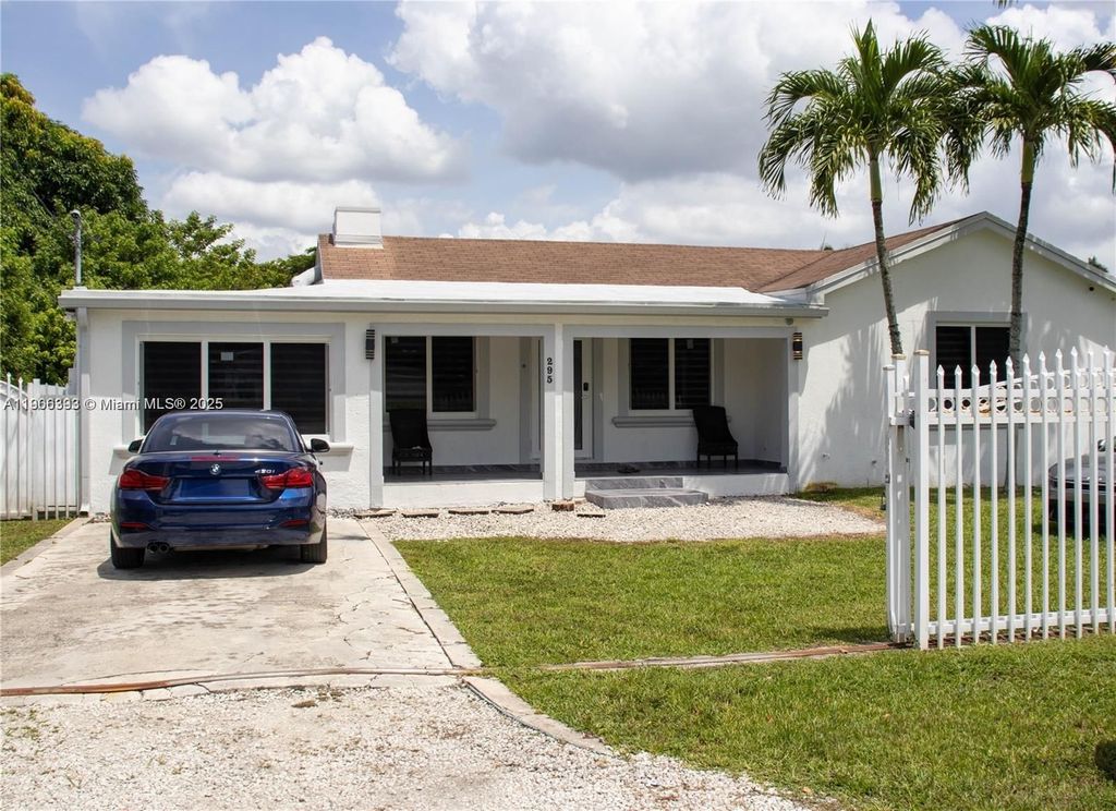 Maison de luxe à vendre à Miami, 688 335 €, Photo 1