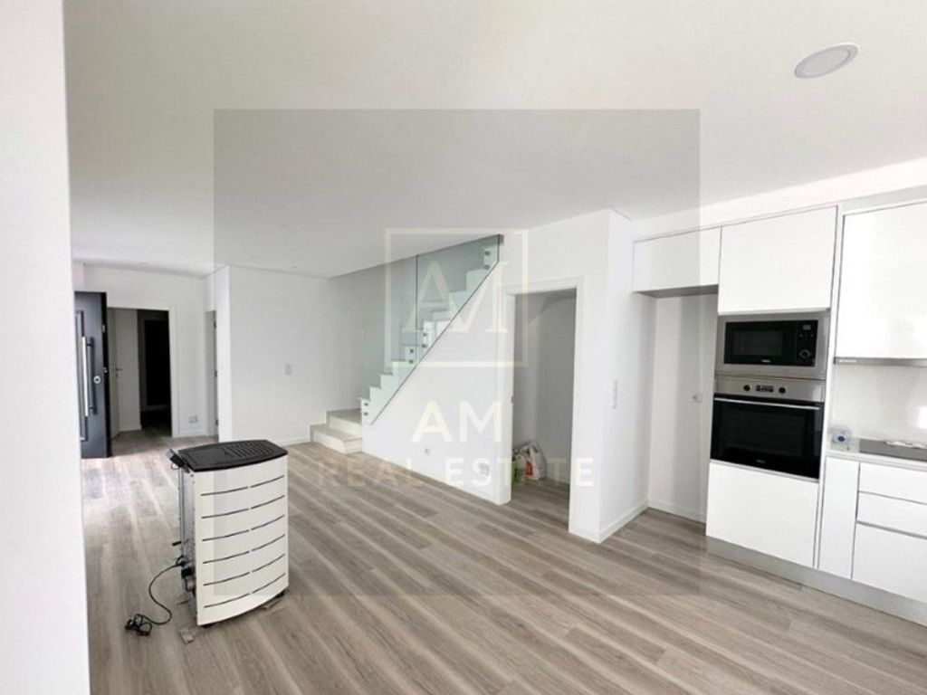 Luxury House for sale in Seixal, 425 000 €, Photo 1