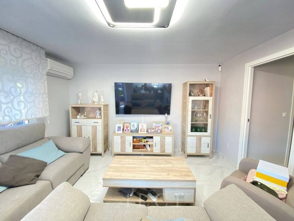 Luxury Apartment for sale in Vélez-Málaga, 412 000 €, Photo 2