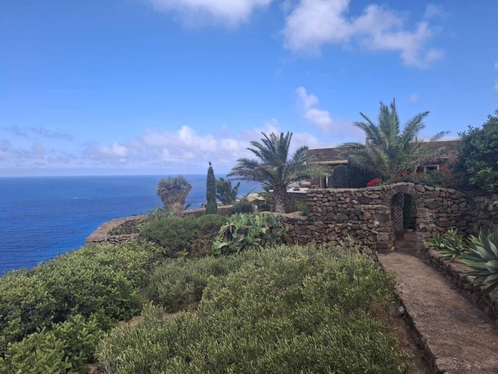 Luxury House for sale in Pantelleria, 1 300 000 €, Photo 1