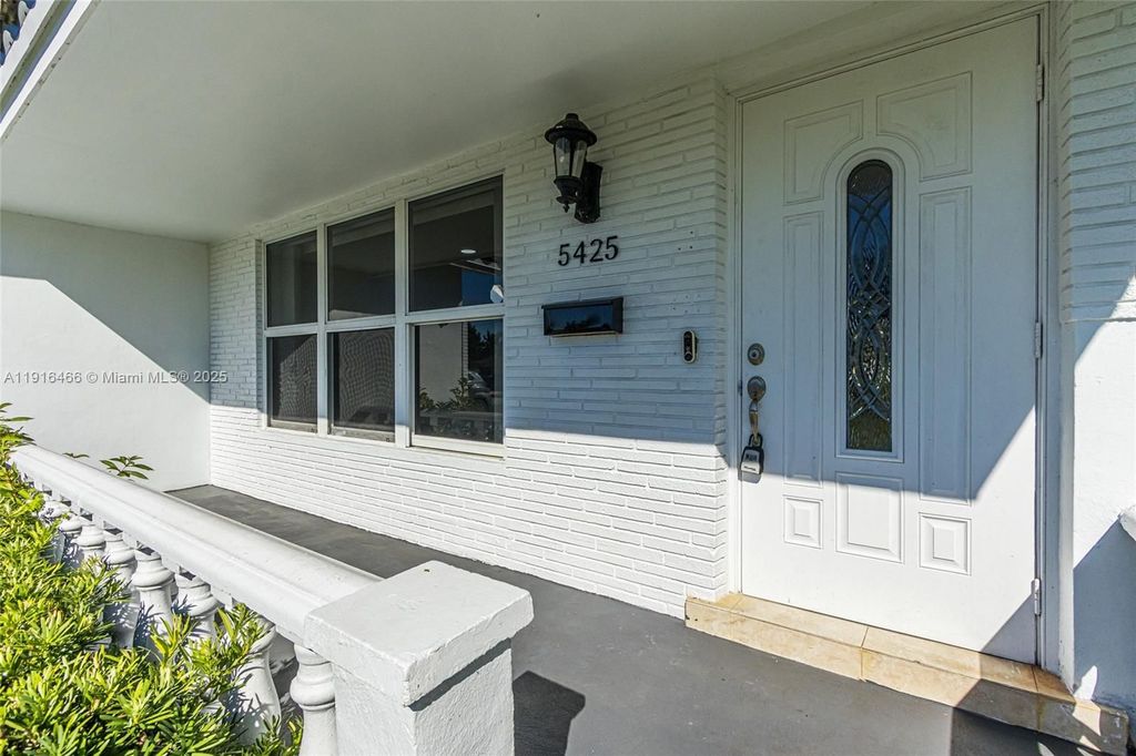 Luxury House for sale in Hollywood, 625 806 €, Photo 3