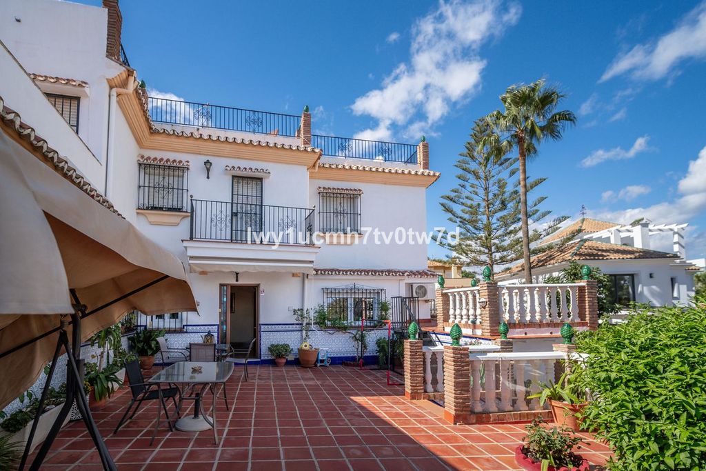 Luxury House for sale in Málaga, 1 090 000 €, Photo 1
