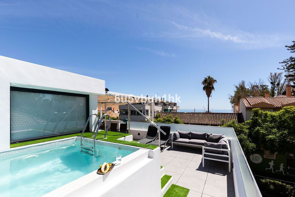 Luxury House for sale in Málaga, 1 100 000 €, Photo 1