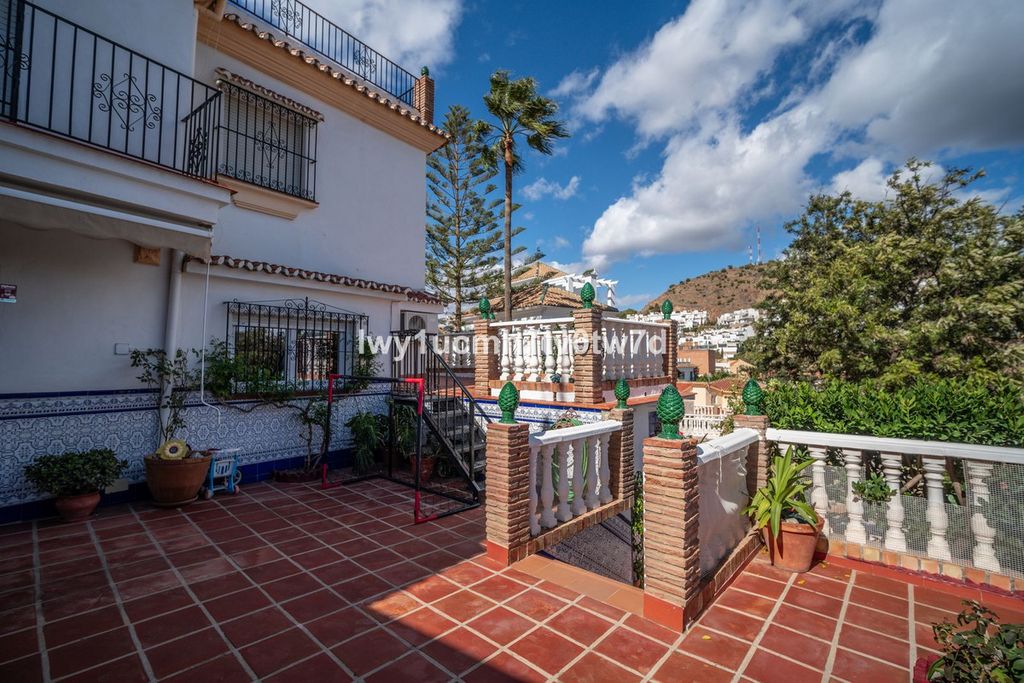 Luxury House for sale in Málaga, 1 090 000 €, Photo 3