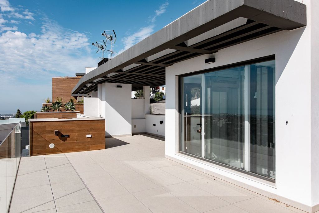 Luxury House for sale in Benahavís, 1 690 000 €, Photo 3