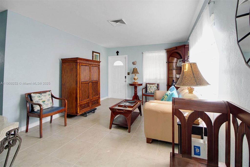 Luxury House for sale in Hollywood, 482 259 €, Photo 5