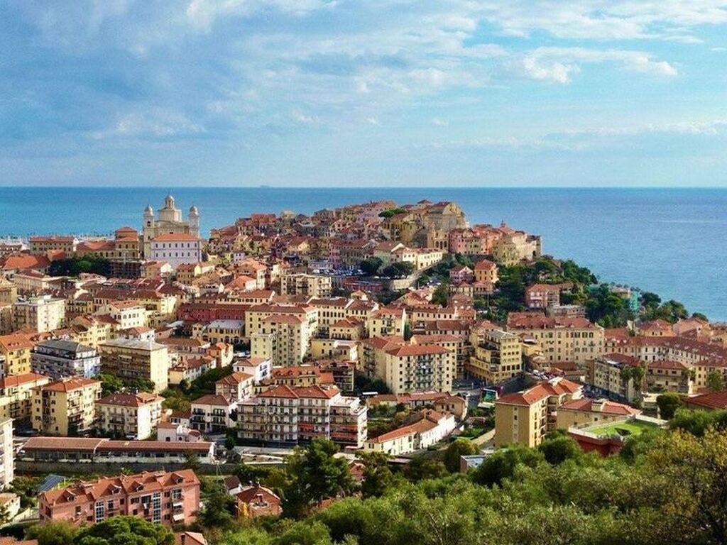 Maison de luxe à vendre à Imperia, 680 000 €, Photo 1