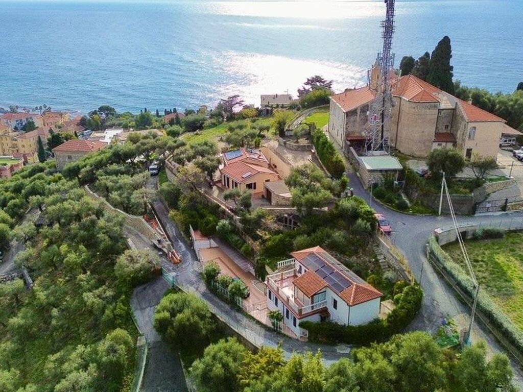Maison de luxe à vendre à Imperia, 680 000 €, Photo 2