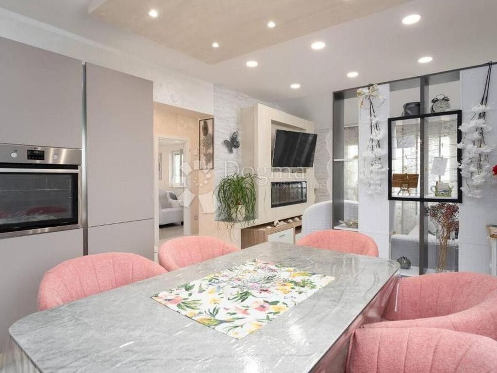 Maison de luxe à vendre à Porec, 560 000 €, Photo 3