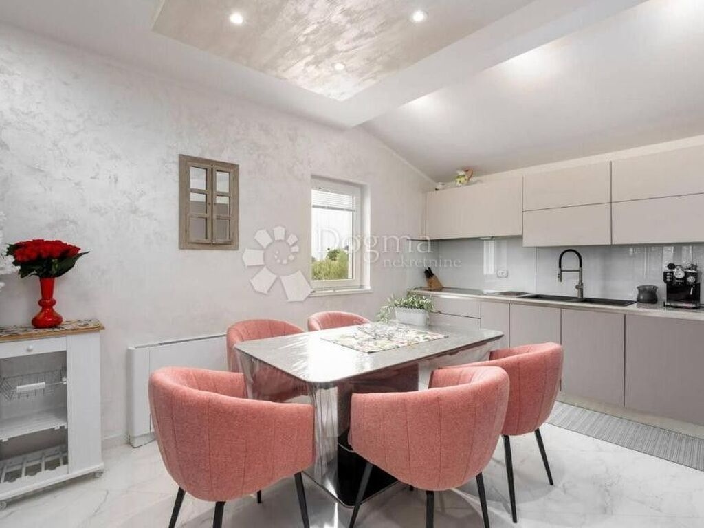Maison de luxe à vendre à Porec, 560 000 €, Photo 5