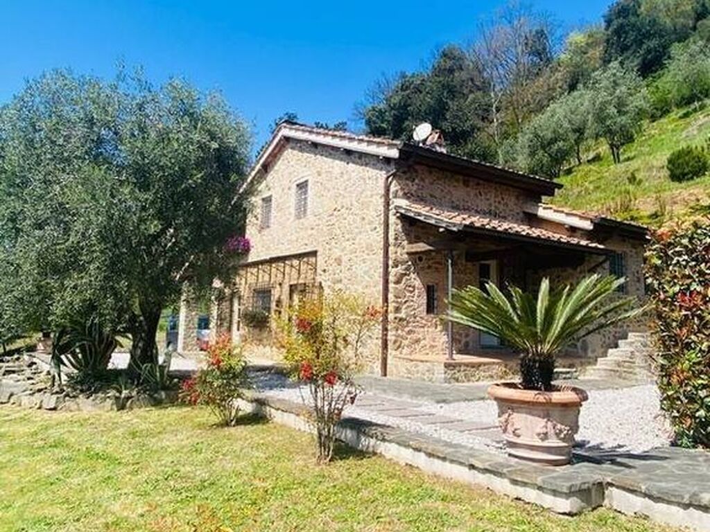 Luxury House for sale in Pescaglia, 1 500 000 €, Photo 1