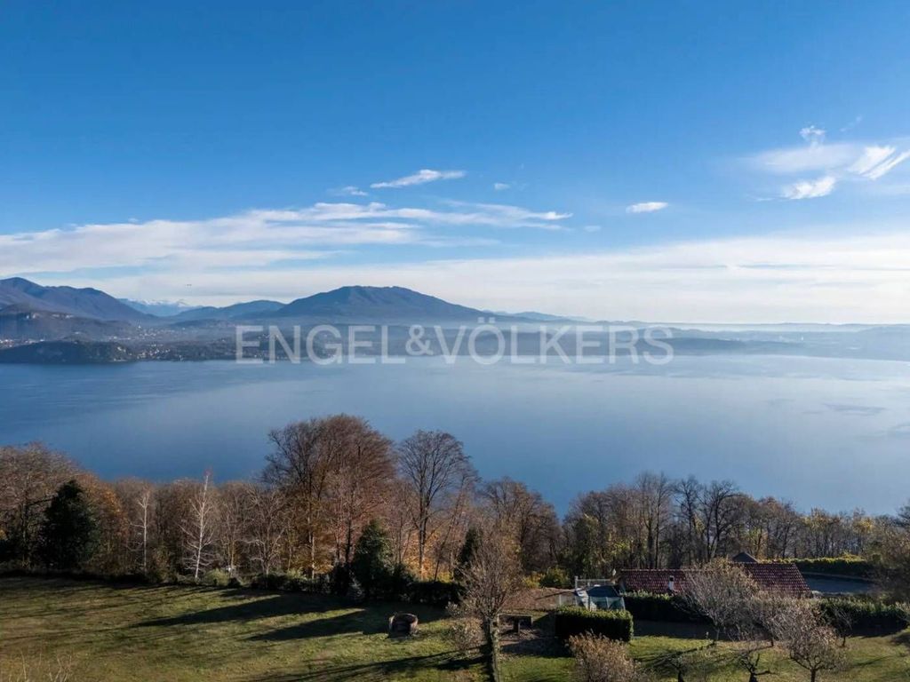 Maison de luxe à vendre à Belgirate, 1 390 000 €, Photo 1