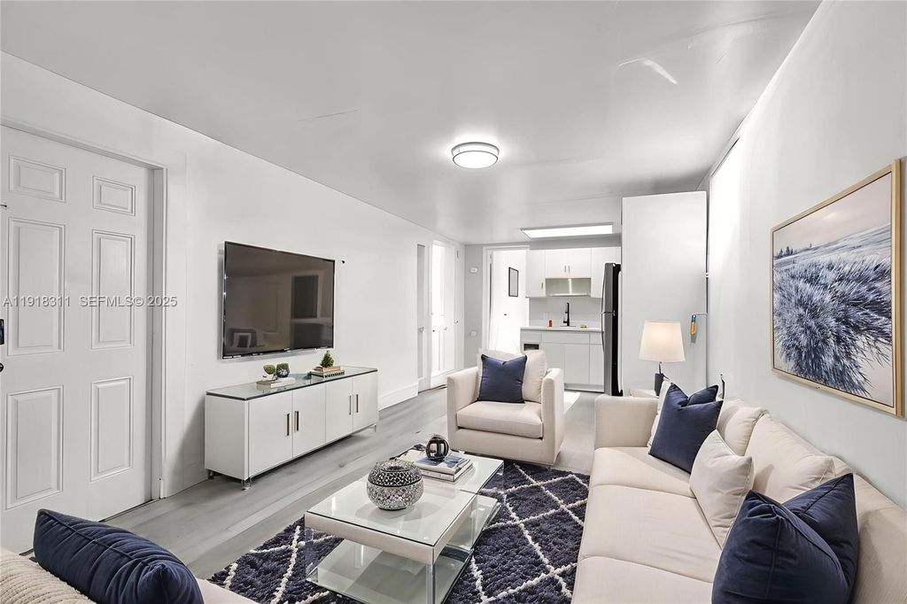 Luxury House for sale in Hollywood, 794 061 €, Photo 1