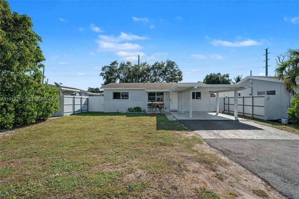 Luxury House for sale in Hollywood, 420 638 €, Photo 1