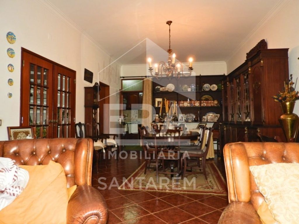 Maison de luxe à vendre à Santarém, 425 000 €, Photo 1