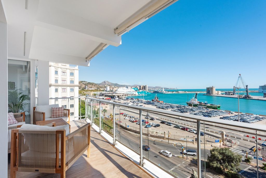 Luxury Apartment for sale in Málaga, 1 560 000 €, Photo 2