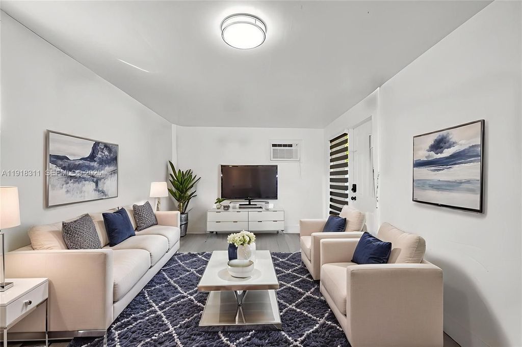 Luxury House for sale in Hollywood, 794 061 €, Photo 2