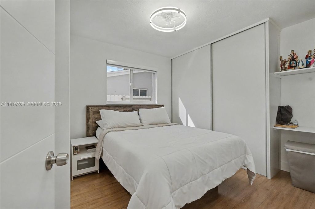 Luxury House for sale in Hollywood, 420 638 €, Photo 4