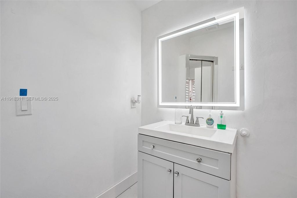 Luxury House for sale in Hollywood, 794 061 €, Photo 6