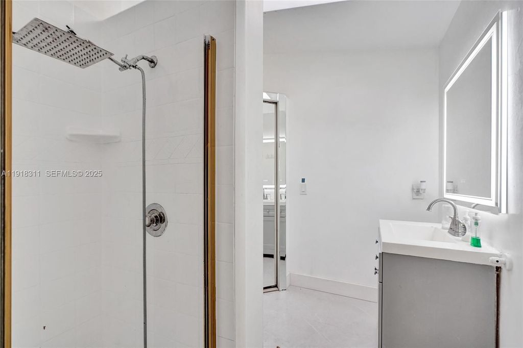 Luxury House for sale in Hollywood, 794 061 €, Photo 7