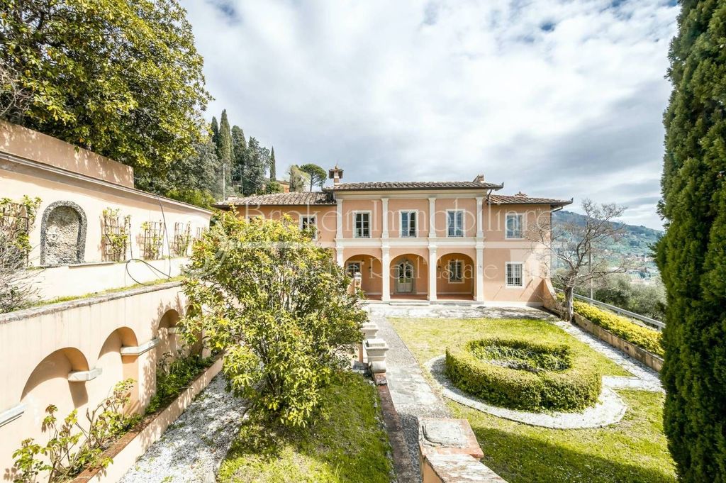 Luxury House for sale in Pescia, 2 800 000 €, Photo 1