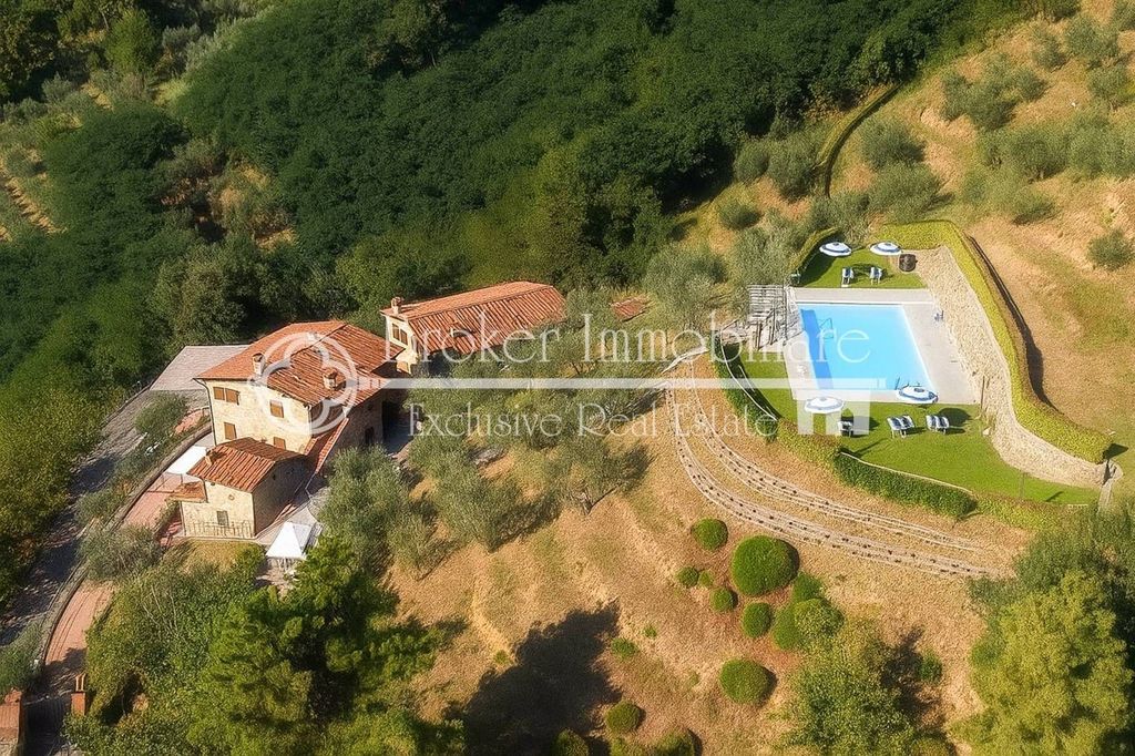 Luxury House for sale in Pescaglia, 1 590 000 €, Photo 1