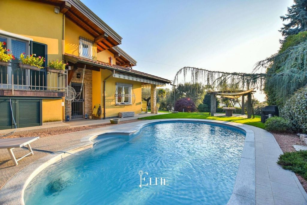 Luxury House for sale in Besozzo, 690 000 €, Photo 1