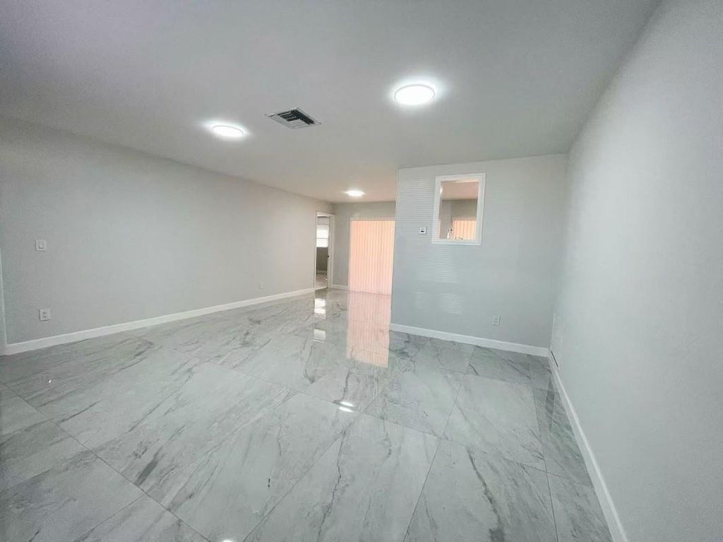 Luxury House for sale in Hollywood, 445 533 €, Photo 3