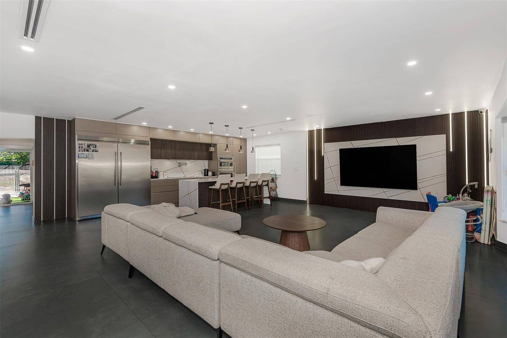 Luxury House for sale in Hollywood, 944 289 €, Photo 5