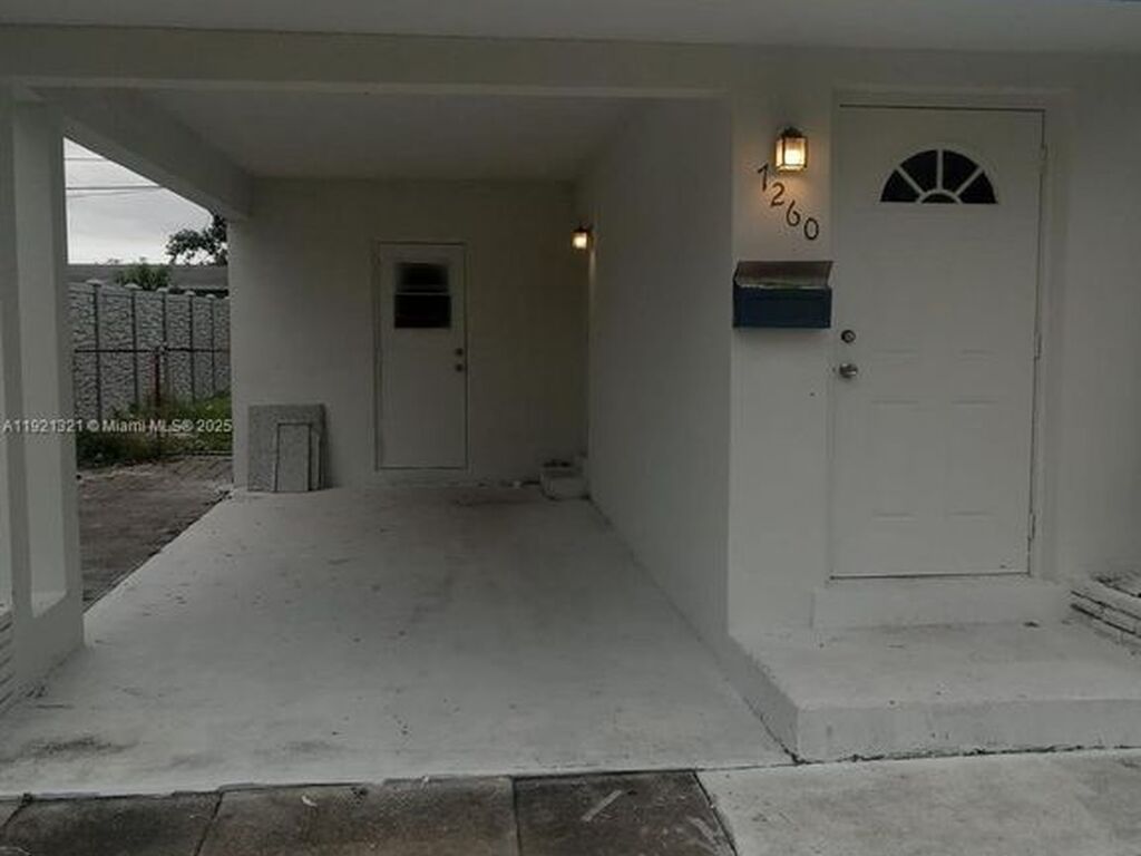 Luxury House for sale in Hollywood, 454 117 €, Photo 1