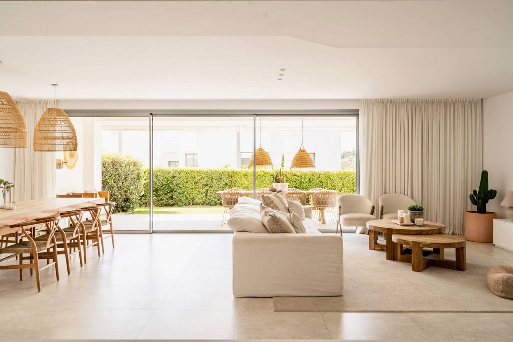 Luxury Apartment for sale in Marbella Del Este, 1 550 000 €, Photo 2