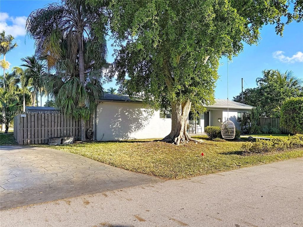 Luxury House for sale in Hollywood, 676 025 €, Photo 1