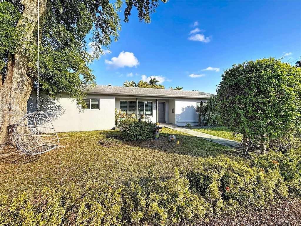 Luxury House for sale in Hollywood, 676 025 €, Photo 2