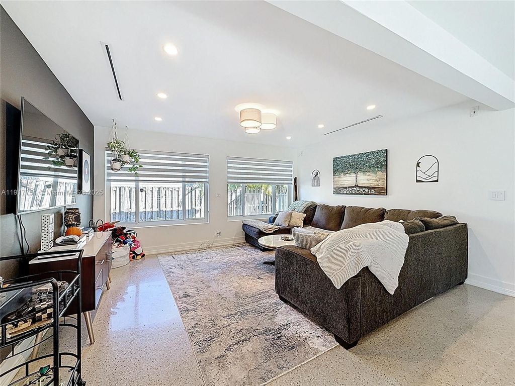 Luxury House for sale in Hollywood, 676 025 €, Photo 7