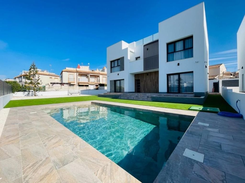 Luxury House for sale in Torrevieja, 1 200 000 €, Photo 1