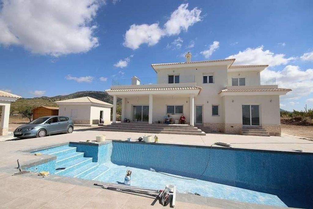 Luxury House for sale in Pinoso, 491 000 €, Photo 1