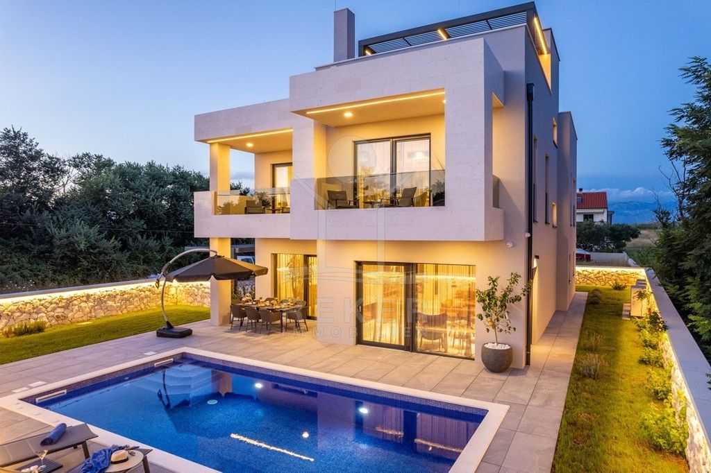 Maison de luxe à vendre à Privlaka, 1 300 000 €, Photo 1